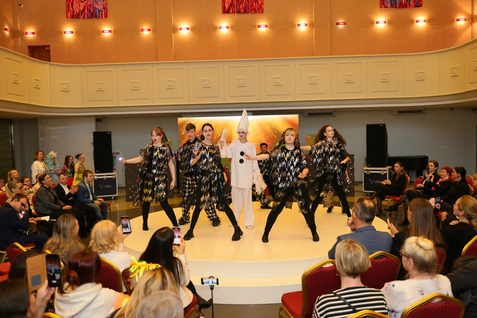 На концерте свои таланты продемонстрировали воспитанники школ, детских домов творчества, коррекционных и реабилитационных центров. Фото: Пресс-служба департамента по социальной политике мэрии города Новосибирска