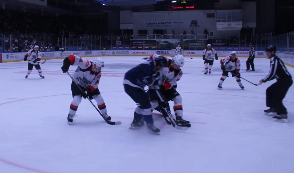 После сегодняшнего игрового дня «Тамбов» поднялся на 11-е место – 13 очков. «Липецк» опустился на 12-е – все те же 13 очков.