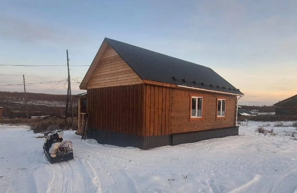 Оленеводам вручили ключи от домов. Фото: Администрация Эвенкии