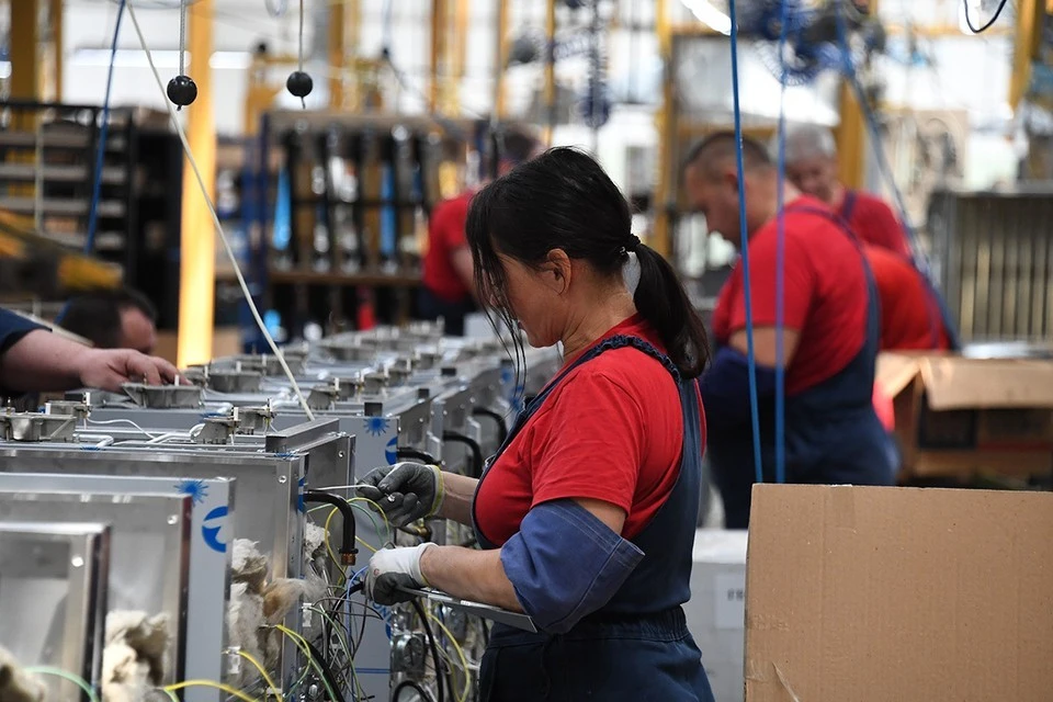 В РФ в 2027 год сократят список запрещенных для женщин профессий