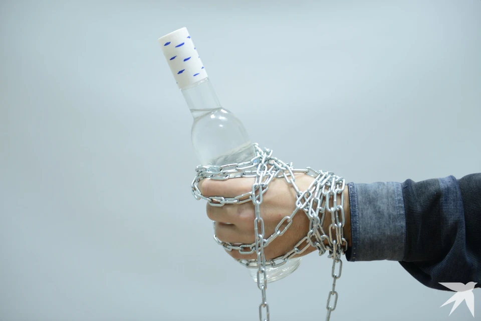 Иностранец угощал местных жителей 52-градусным алкогольным напитком ради контента в своих соцсетях