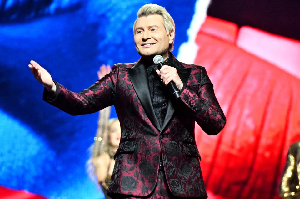 Николай Басков уехал домой с наградами за свои хиты «Дай прикоснуться щекой» и «Без тебя нельзя»