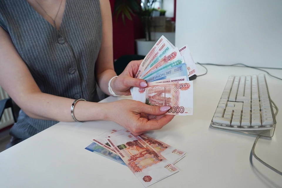 Зарплату муниципальных служащих индексируют на такой же процент, что и государственных гражданских служащих Ростовской области.