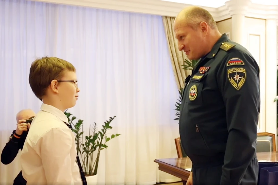 Александр Вячеславович показал Иосифу свой рабочий кабинет, музей и даже сводил в «Национальный центр управления в кризисных ситуациях»