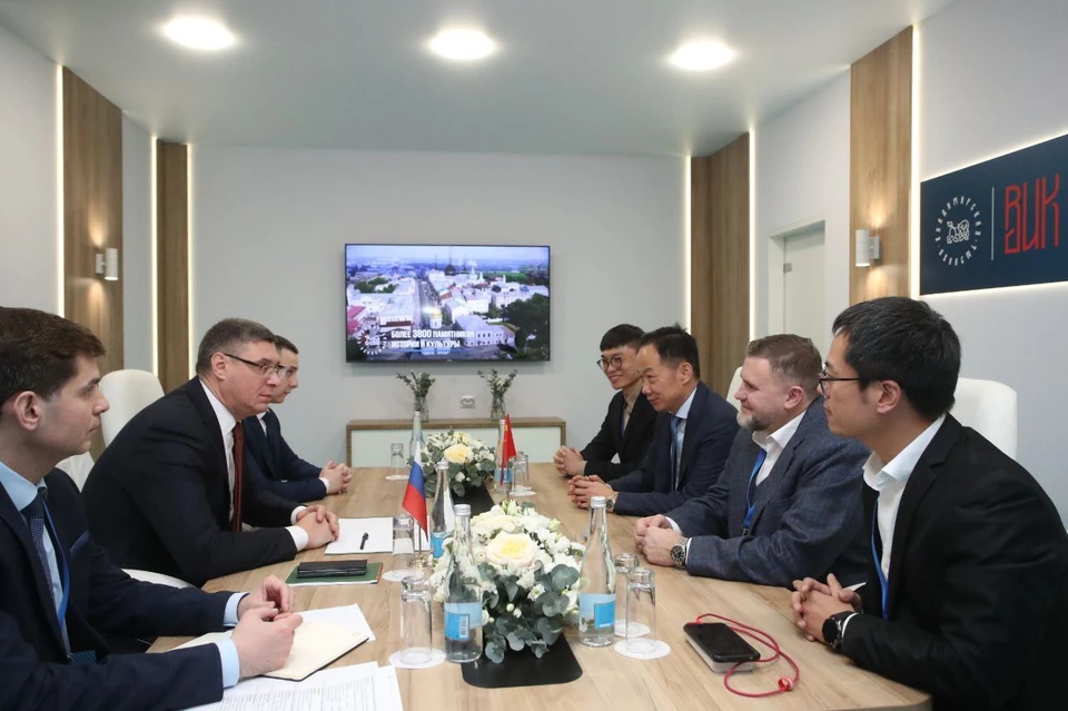 Рабочая встреча Александра Авдеева с делегацией из Вьетнама состоялась 11 декабря. Фото из телеграм-канала губернатора.