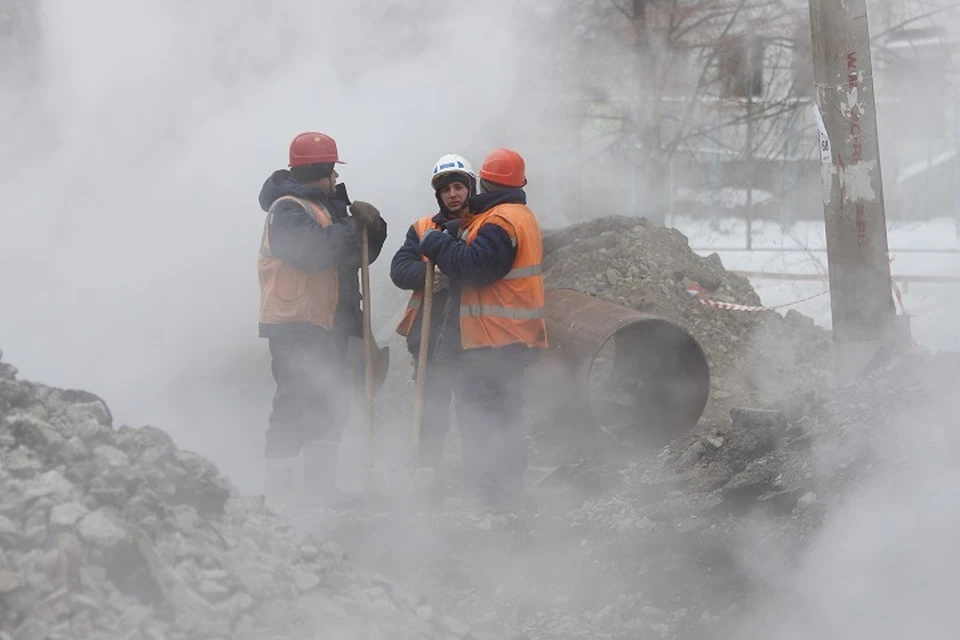 Коммунальщики обещают включить тепло в дома к пяти утра