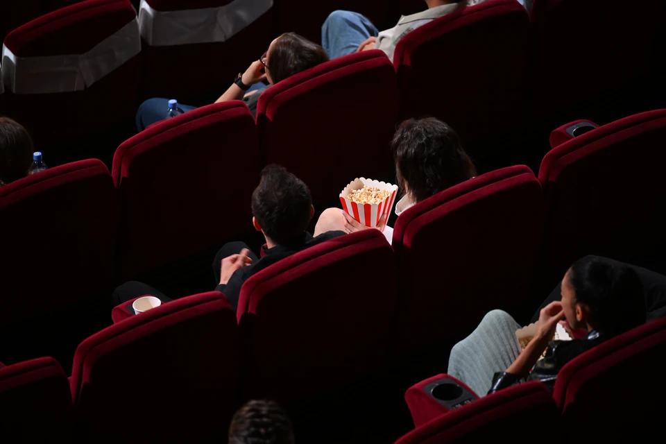 Посещаемость кинотеатров в России упала на 10%, но сборы выросли — «Каро»