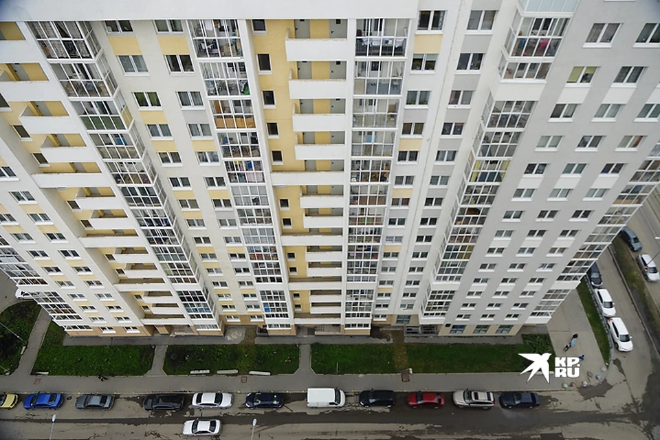 Сироты получили квартиры в новых домах