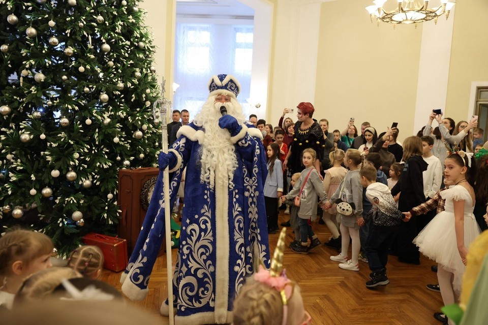 Дети участников спецоперации раскусили злодея, который выдавал себя за Деда Мороза