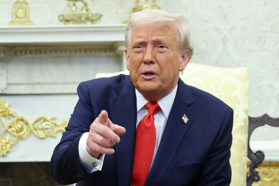 Трамп заявил, что оставляет в силе свои предупреждения в адрес лидера Колумбии