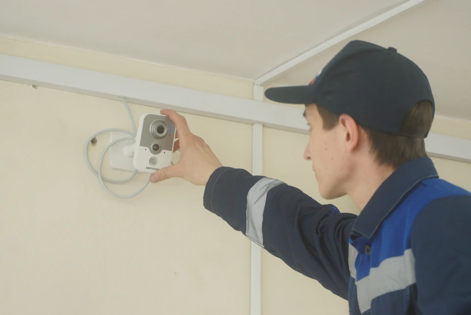 Учебному заведению предстоит не только снять все устройства, но и восстановить доверие учеников и родителей.