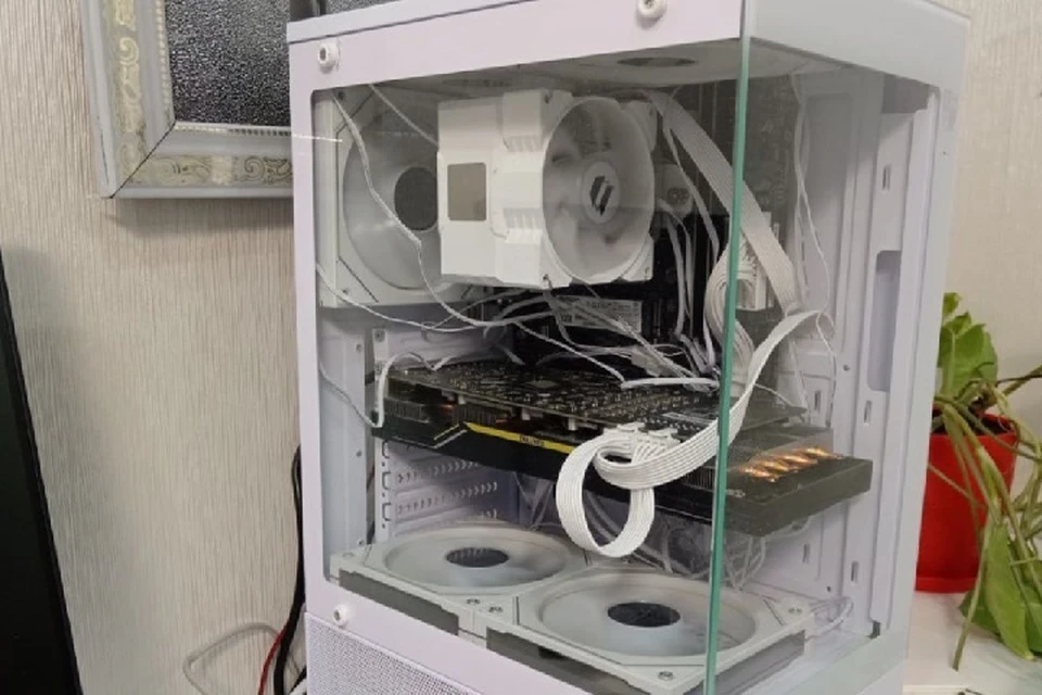 Несовершеннолетний держал оборудование аферистов у себя дома. Фото: СУ СКР по Марий Эл