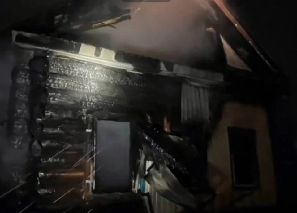 Огонь не пощадил ни дом, ни находящегося в нём мужчину. Фото: скриншот видео МЧС Татарстана