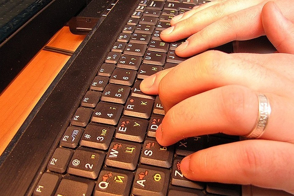 Ложная информация массово распространялась с поддельных аккаунтов в соцсетях.