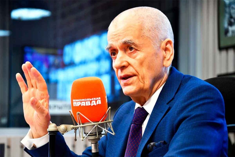 Онищенко: Нельзя заставлять женщину выбирать между детьми и общественной жизнью