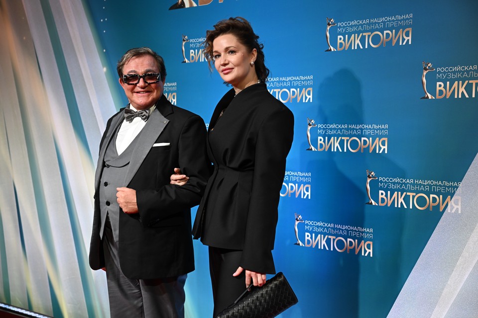 Дмитрий Дибров появился с новой спутницей