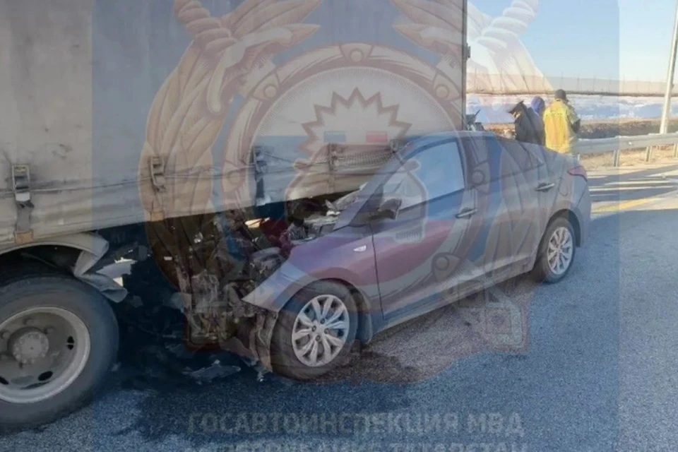 На месте происшествия работают сотрудники Госавтоинспекции. Фото: ГИБДД Татарстана