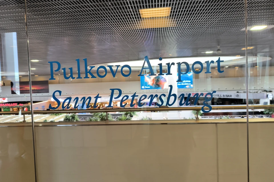 Самолёты не могут сесть в Пулкове: аэропорт закрыт из-за атаки дронов