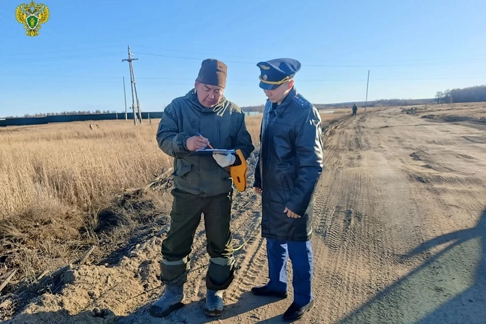 Прокуратура Намского района начала проверку из-за разлива отходов на полигоне. Фото: прокуратура Якутии