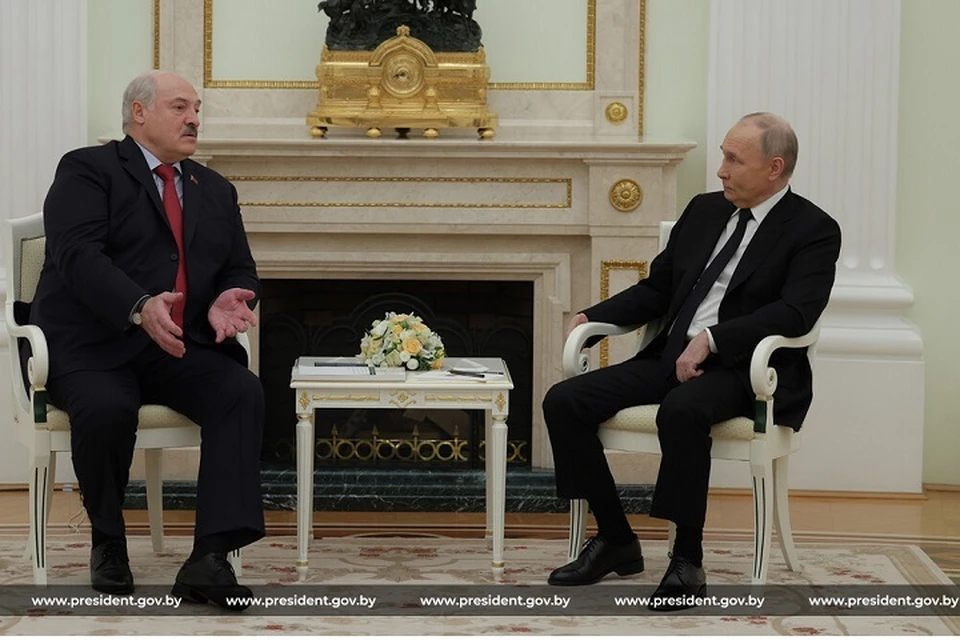 Лукашенко сказал, что ему противно наблюдать за «товарищами», бросившими под ноги Победу. Фото используется в качестве иллюстрации: архив president.gov.by.