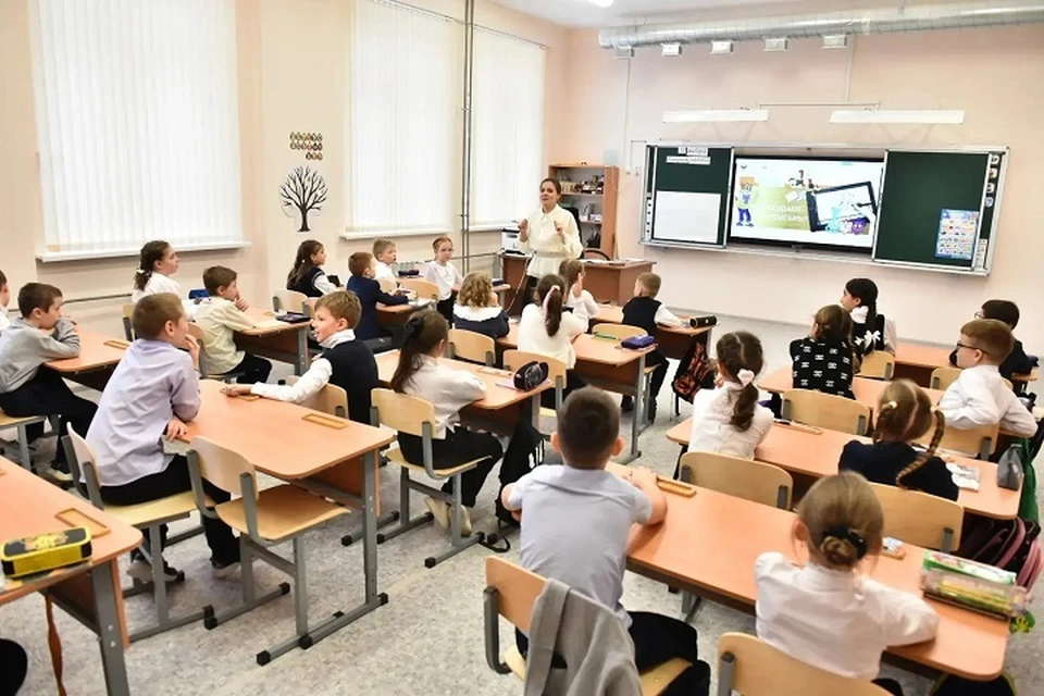 В школы Ярославской обрасти за год пришли работать почти 500 учителей.