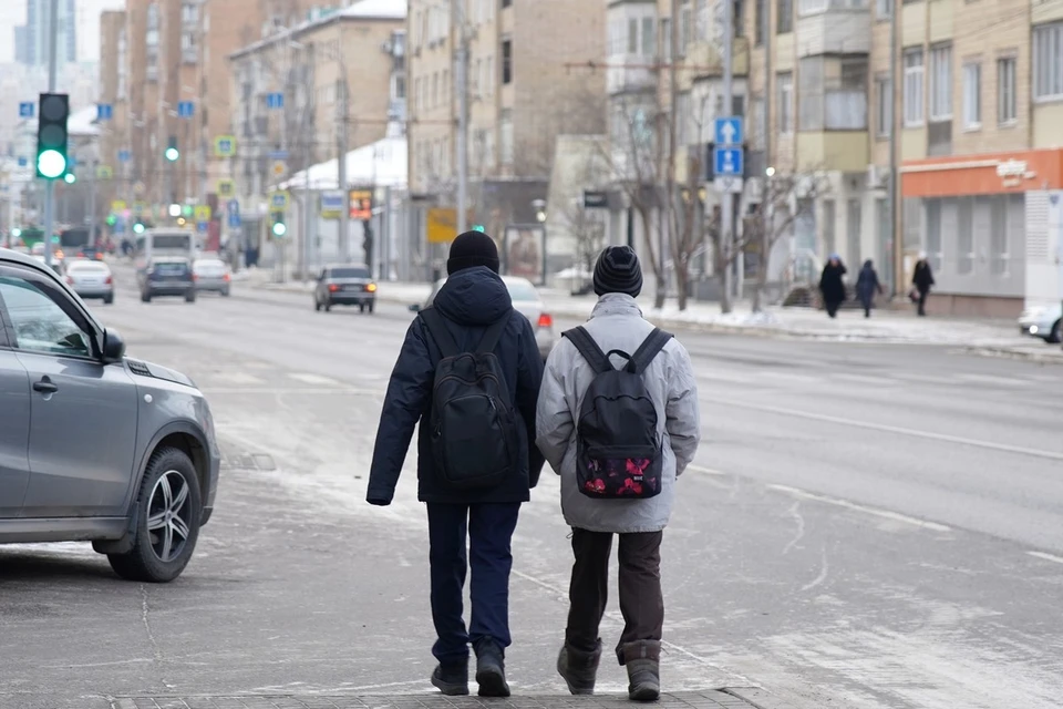 В Красноярском крае уставший от загулов матери подросток выгнал ее из дома