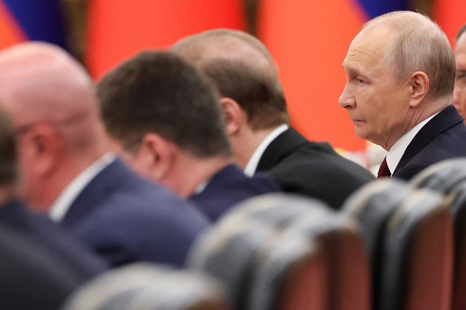 Путин пригласил председателя Госсовета КНР Ли Цяна посетить Россию