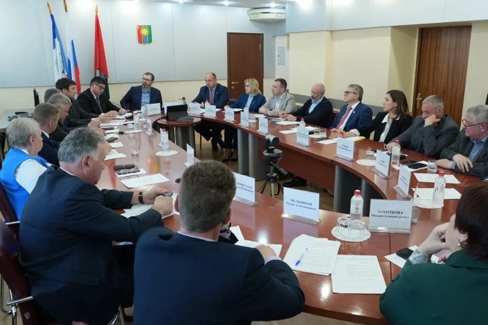 В Братске прошло рабочее совещание депутатов Заксобрания с представителями областного правительства, главами муниципалитетов и местных Дум.