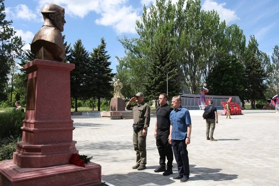 Артем Жога почтил память своего сына на «Донецком море». Фото: ТГ/Жога