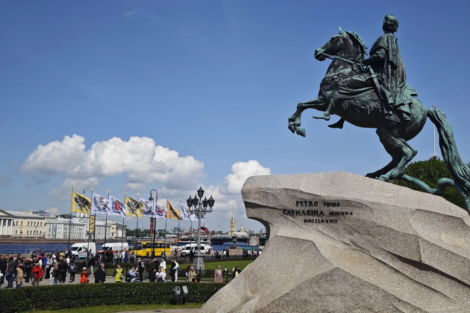 В Петербурге введут ограничения на дорогах.