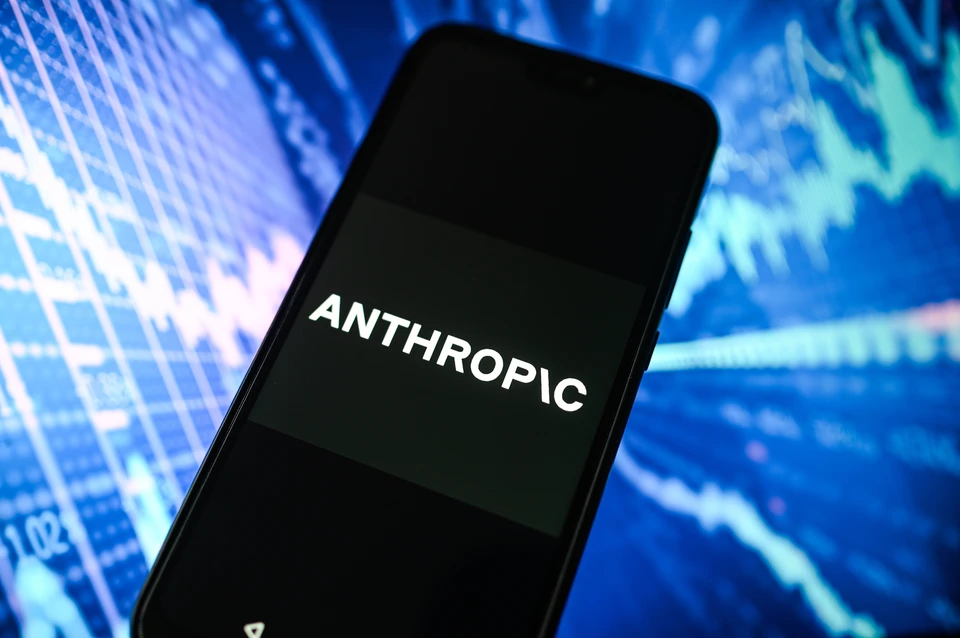 NYT: Anthropic стала самым дорогим в мире стартапом в сфере ИИ, обогнав OpenAI. Фото: Omar Marques/GLOBAL LOOK PRESS