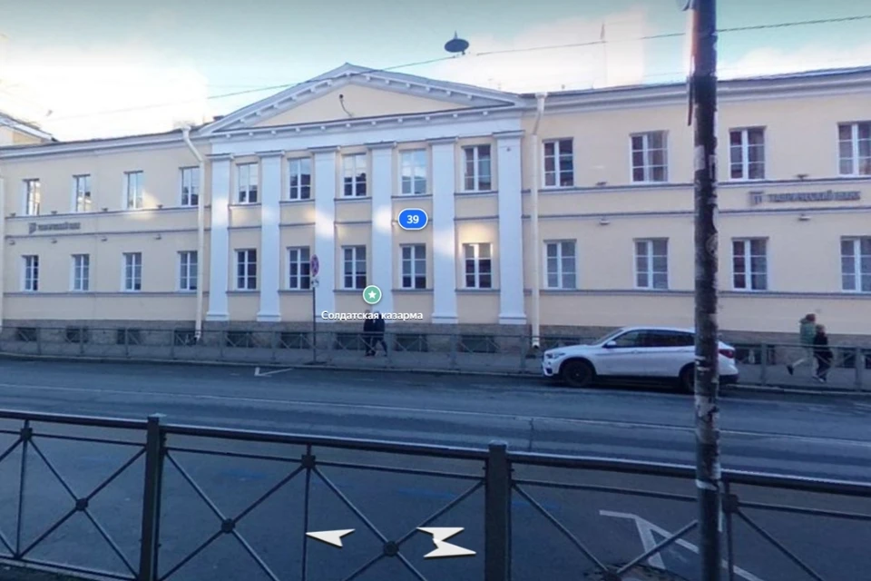 Здание в центре города выставили на торги. Фото: Яндекс.карты.
