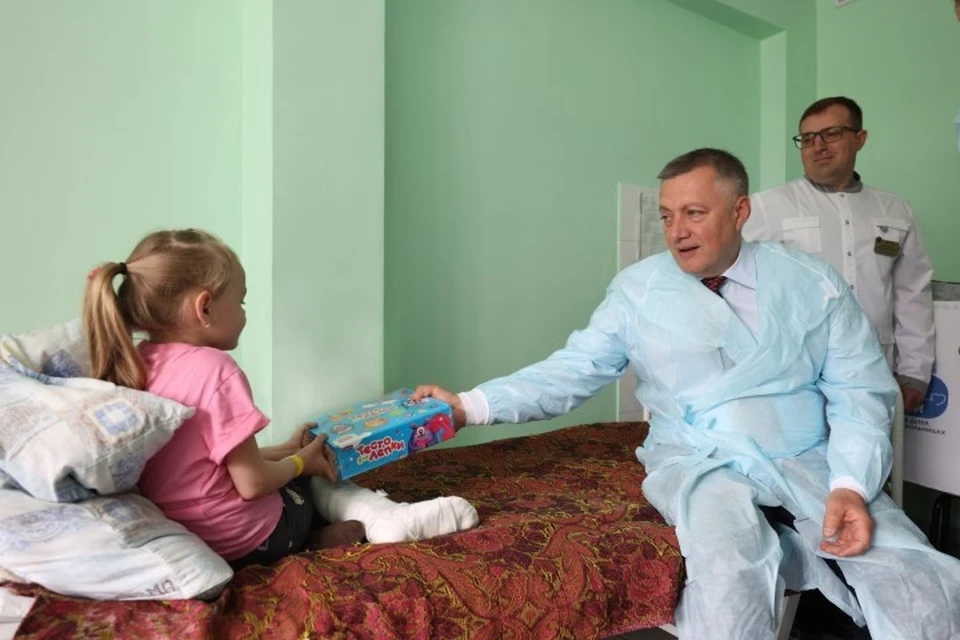 Глава региона передал детям подарки в рамках Всероссийской благотворительной акции «Коробка храбрости».