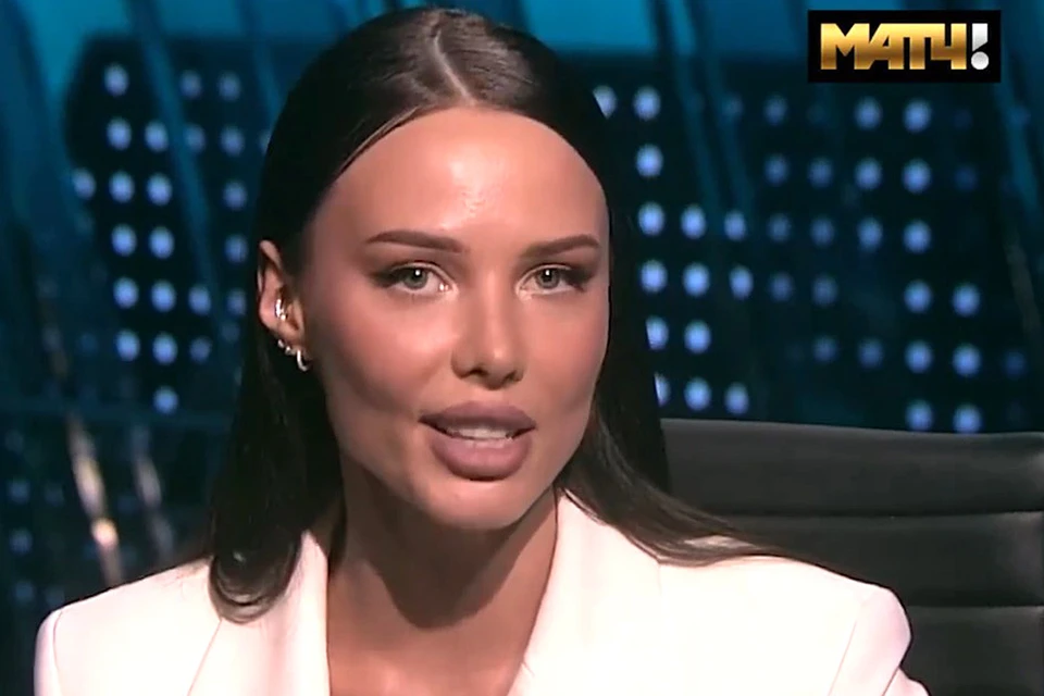 Анастасия Решетова появилась на Матч-ТВ в качестве ведущей выпуска спортивных новостей. Кадр из видео МАТЧ ТВ