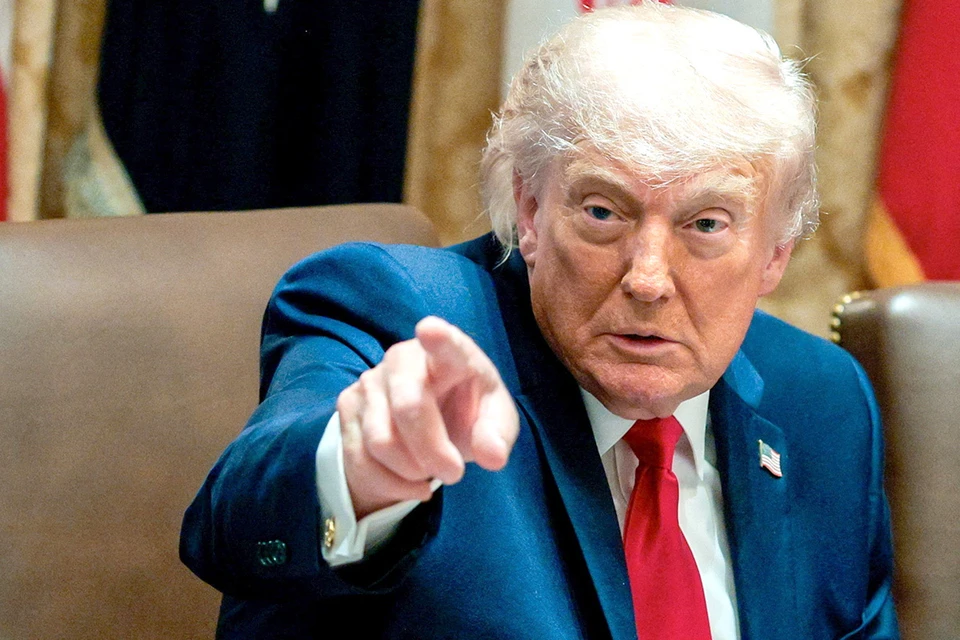 Президент США Дональд Трамп в жестком разговоре с премьер-министром Израиля Биньямином Нетаньяху потребовал остановить военную операцию ЦАХАЛ в Ливане.