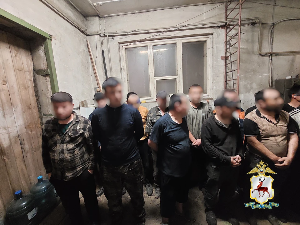 Подпольное общежитие для иностранцев устроили на производстве в Нижнем Новгороде.