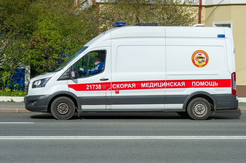 Несмотря на усилия медиков, спасти мужчину не удалось.