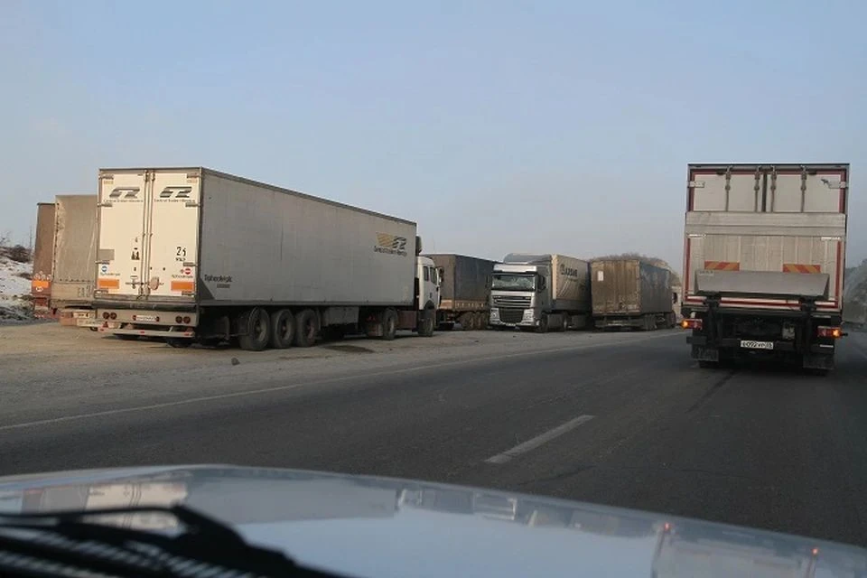 На границе Казахстана и России скопились фуры из-за роста грузоперевозки овощей