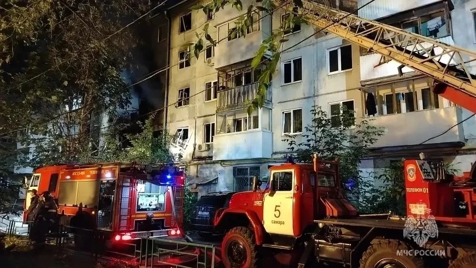 В магазине разрушен торговый зал, поврежден фасад торговой точки.