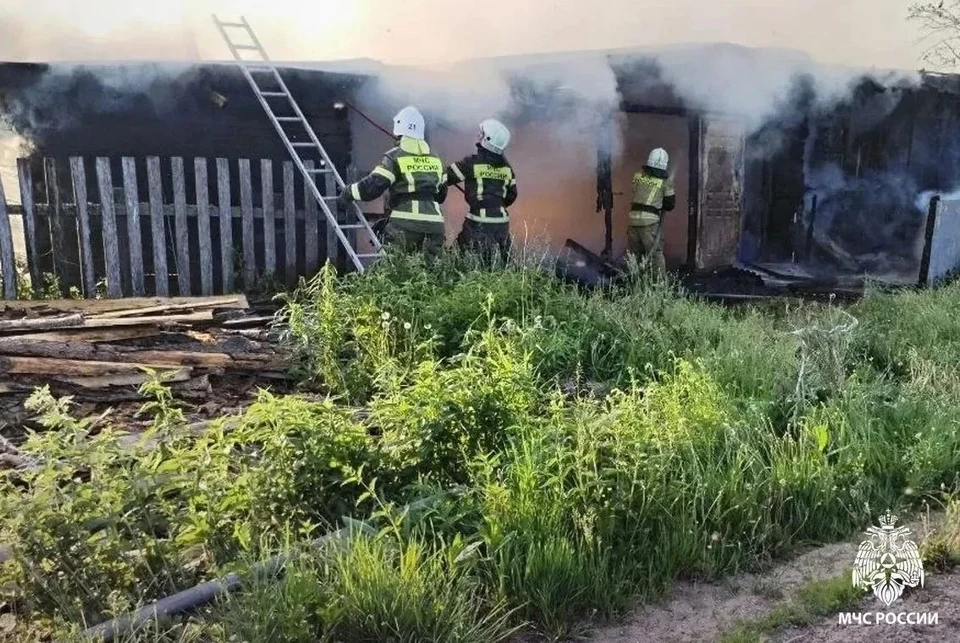 Попасть в загоревшийся дом мог любой желающий. Фото: ГУ МЧС России по Томской области