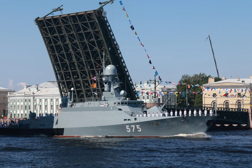 Последний раз парад ВМФ проводился в Петербурге в 2024 году.