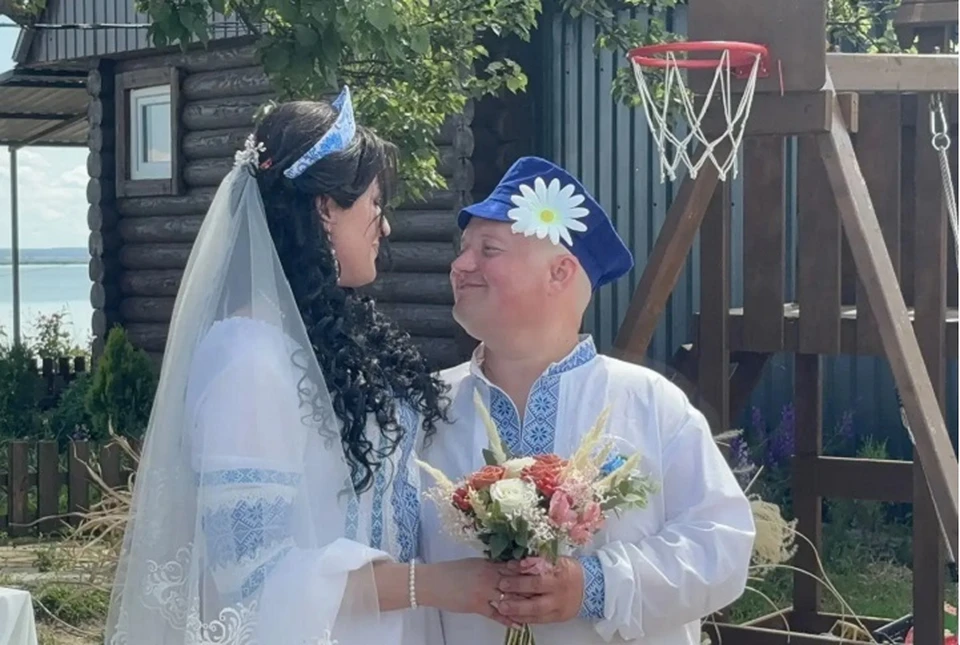 Елена и Владимир сыграли свадьбу в русском стиле. Фото: из архива героя публикации.