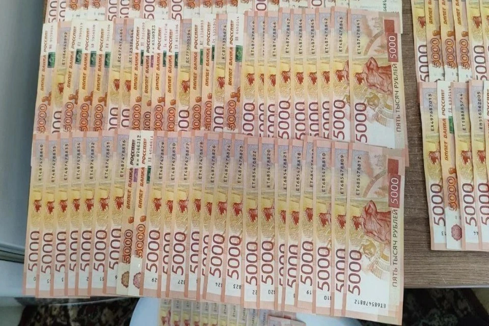 Деньги он спрятал в стене ванной Фото: УМВД России по Иркутской области
