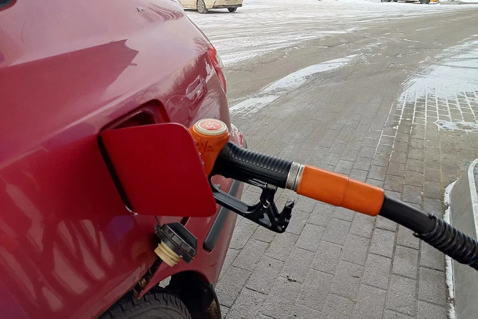 Ситуацию с бензином контролирует региональный Минпромторг.