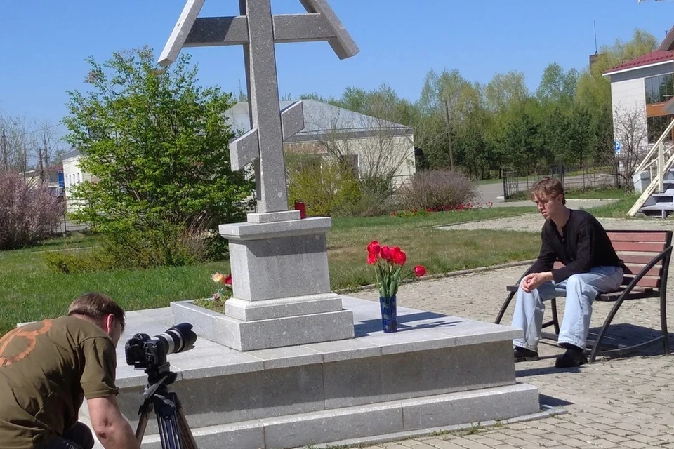 В мае Иван побывал на могиле Валерия Сергеевича. Фото: Мемориальный музей В.Золотухина