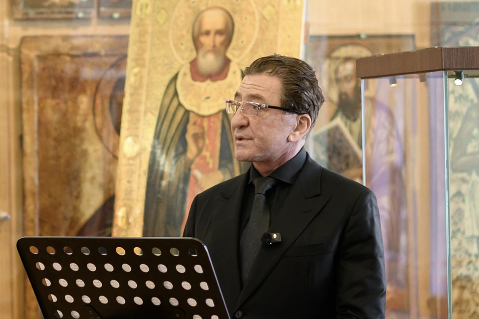 В Музей христианского искусства Троице-Сергиевой Лавры Лепс передал икону преподобного Сергия Радонежского середины XIX века.