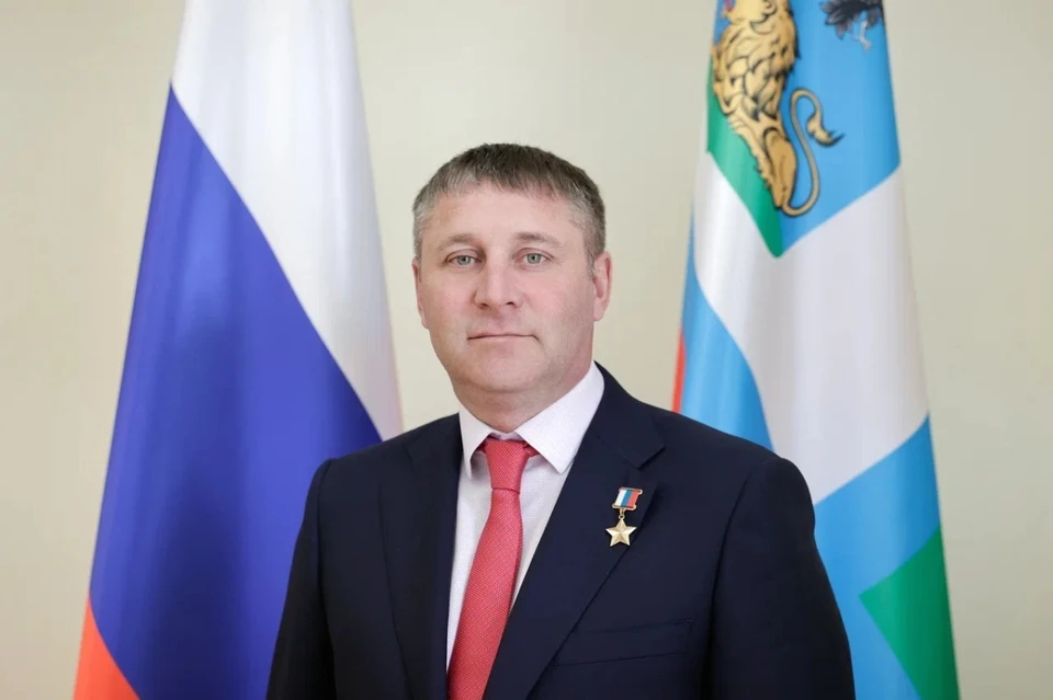 Александр Шуваев поздравил выпускников с окончанием школы