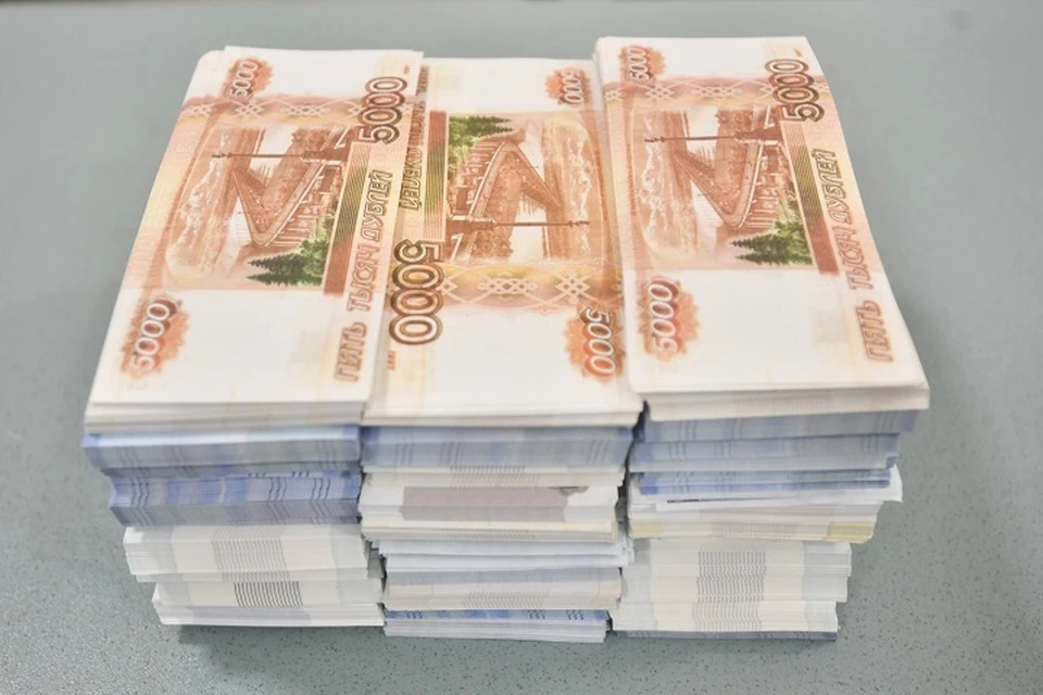 Пенсионерка из Приморья отдала курьеру мошенников два миллиона рублей