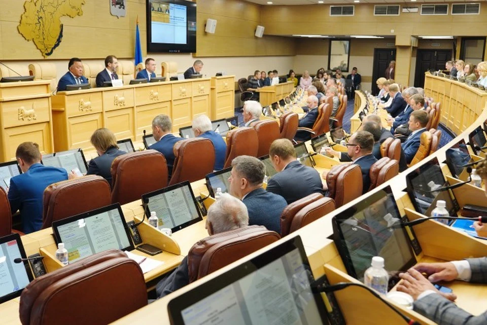 В повестке июньской сессии было около 20 вопросов