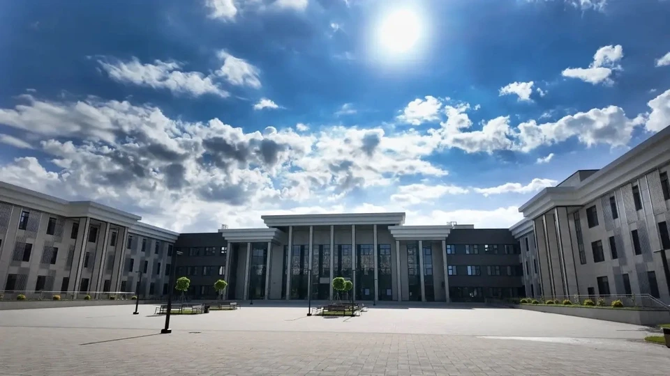 Новую школу строили несколько лет. Фото: vk.com/pokolenie.school